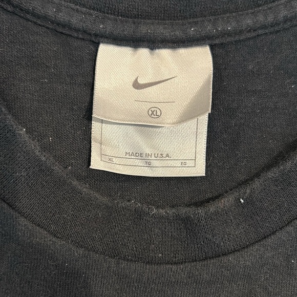 GC vintage old-school Nike metallic gold emblem black T-shirt size XL - Picture 3 of 3